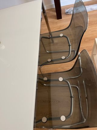 Mesa comedor blanca y 4 sillas modernas