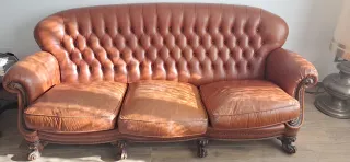 Divano Chesterfield in pelle marrone