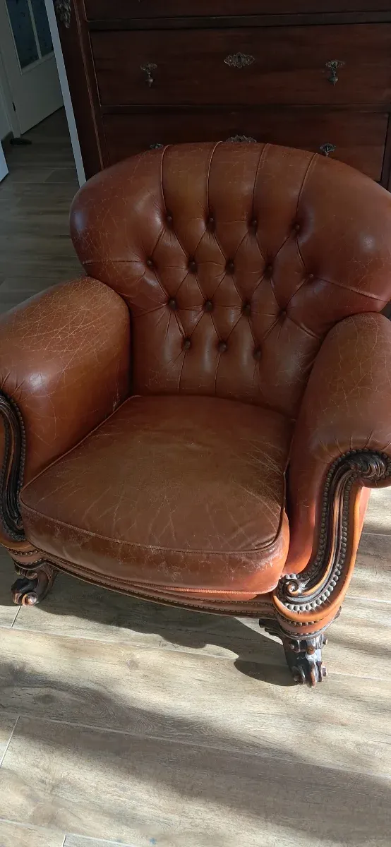 Divano Chesterfield in pelle marrone