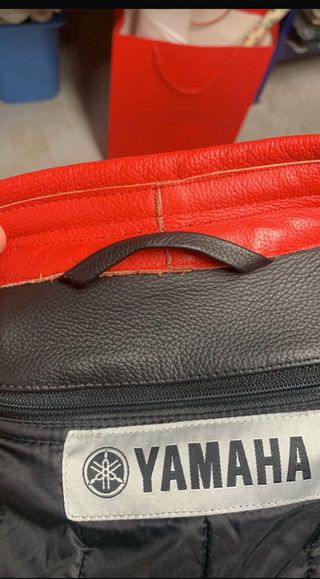 Cazadora YAMAHA piel, Roja, Negra, Blanca y Gris.