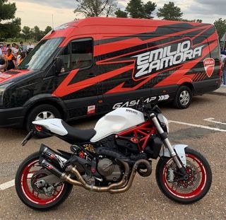Ducati Monster 821 Blanca y Roja, Limitada A2