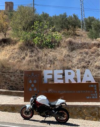 Ducati Monster 821 Blanca y Roja, Limitada A2