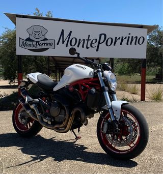Ducati Monster 821 Blanca y Roja, Limitada A2