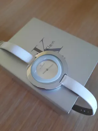 Reloj Calvin Klein Mujer Plata y Blanco Nuevo