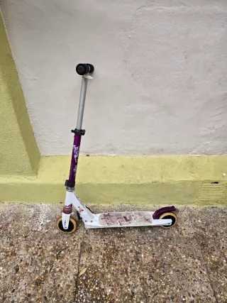 Patinete infantil blanco y morado