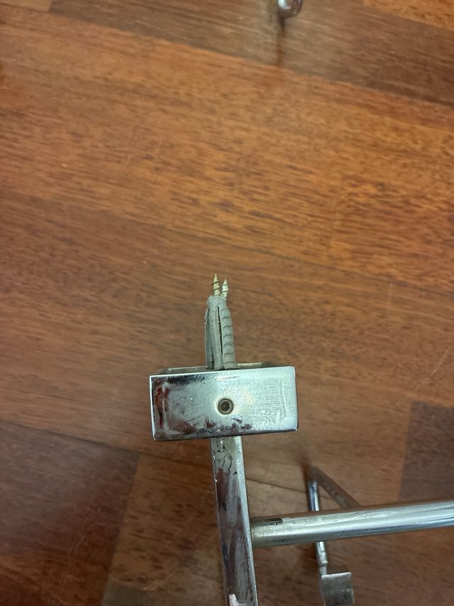 2 Colgadores de metal plateado