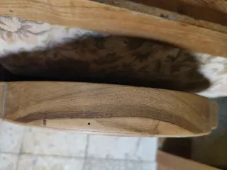 2 sillones antiguos de tela y madera, pequeños.