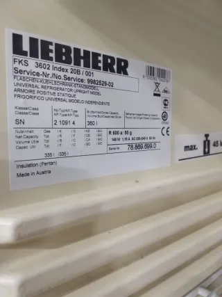 Nevera expositora Liebherr