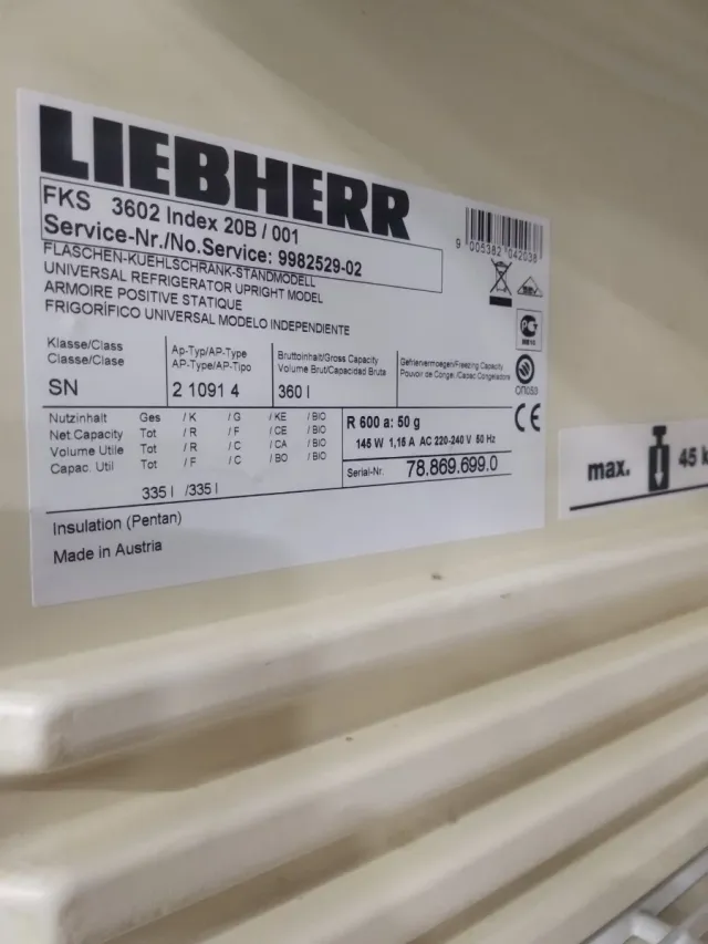 Nevera expositora Liebherr