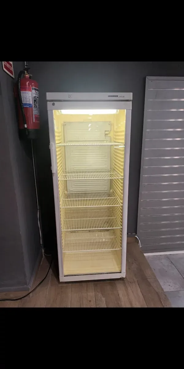 Nevera expositora Liebherr