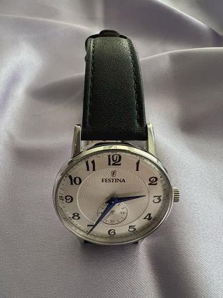 Reloj Festina Esfera Plateada Correa Negra