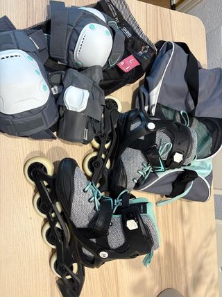 Patines Oxelo T. 38 con protectores y bolsa.
