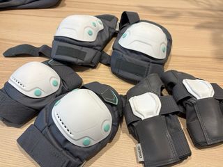 Patines Oxelo T. 38 con protectores y bolsa.