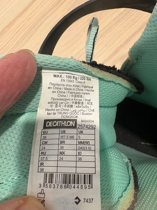 Patines Oxelo T. 38 con protectores y bolsa.