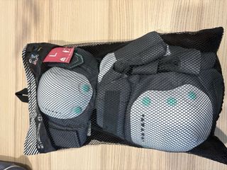 Patines Oxelo T. 38 con protectores y bolsa.