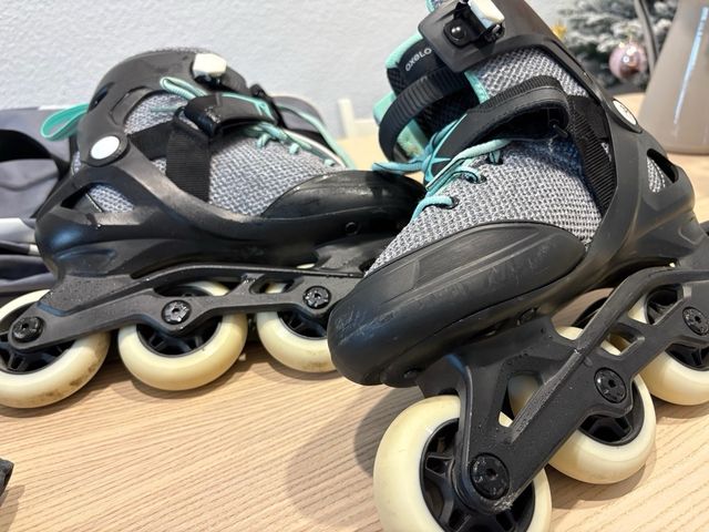 Patines Oxelo T. 38 con protectores y bolsa.