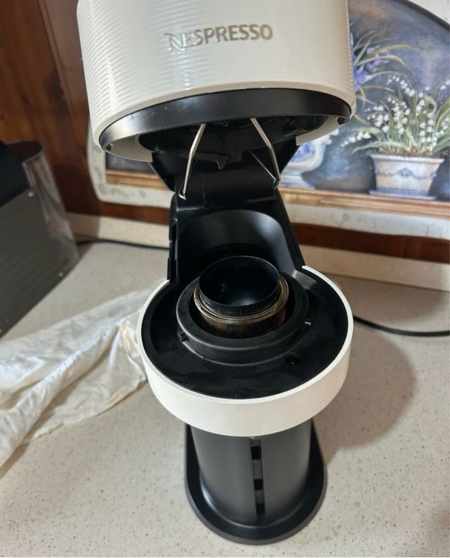 Macchina Caffè Nespresso Vertuo Bianca