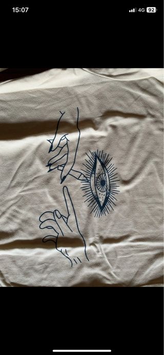 Top crema manga larga estampado ojo