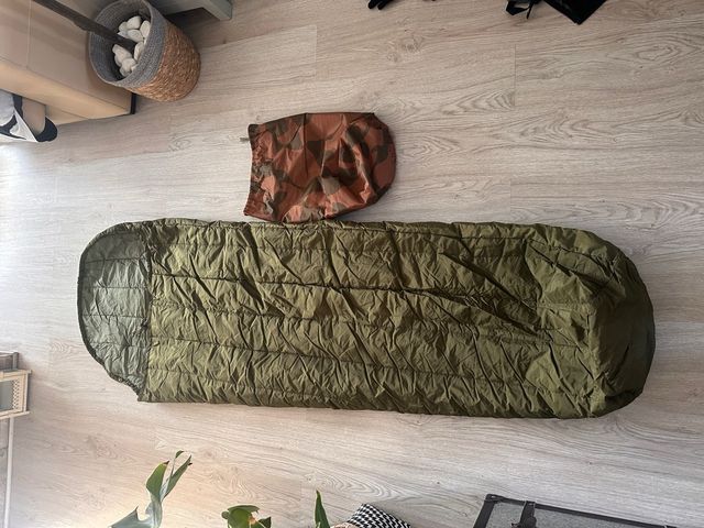 Saco de dormir del ejército militar verde