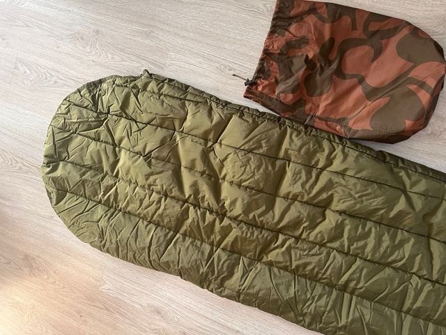 Saco de dormir del ejército militar verde