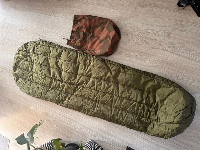 Saco de dormir del ejército militar verde