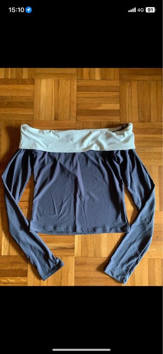 Top gris escote barco manga larga