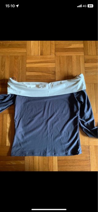 Top gris escote barco manga larga