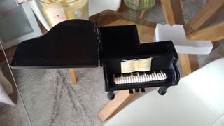 Piano de metal para guardar cosas