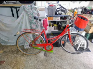 Bicicleta de paseo Orbea roja