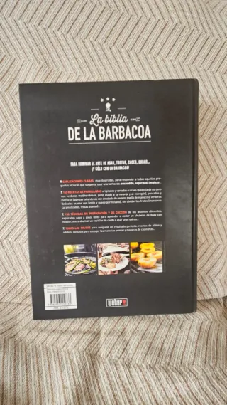 Barbacoa Weber con todos complementos que aparecen