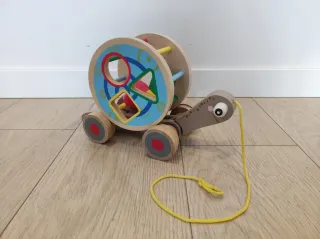 Juguete de madera con forma de Caracol