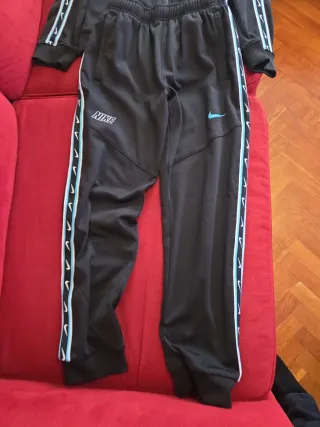 Conjunto Deportivo Nike Negro y Azul 147-158cm