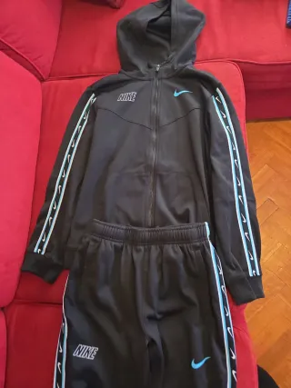 Conjunto Deportivo Nike Negro y Azul 147-158cm