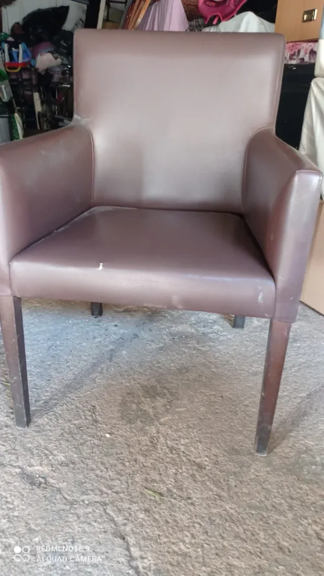 Sedia in pelle marrone