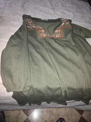 Blusas varias de rayas, flores....