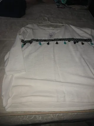 Blusas varias de rayas, flores....