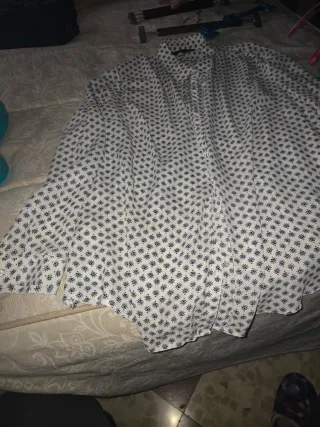 Blusas varias de rayas, flores....