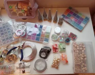 Lote Bisutería: Cuentas, Abalorios y Herramientas