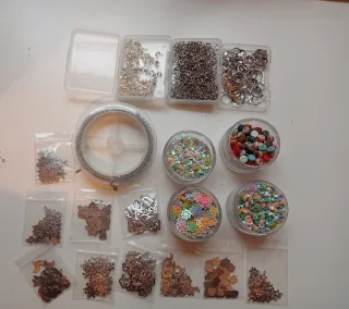 Lote Bisutería: Cuentas, Abalorios y Herramientas