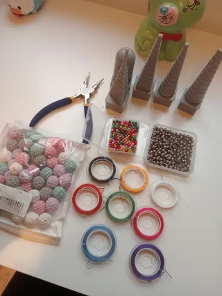 Lote Bisutería: Cuentas, Abalorios y Herramientas