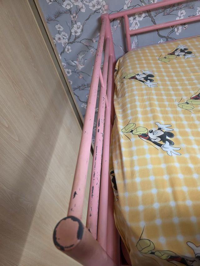 Letto a castello rosa con scrivania