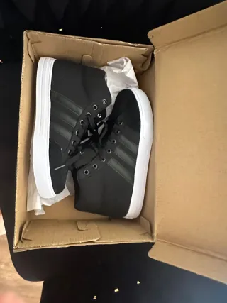 Zapatillas Adidas Altas Negras y Blancas