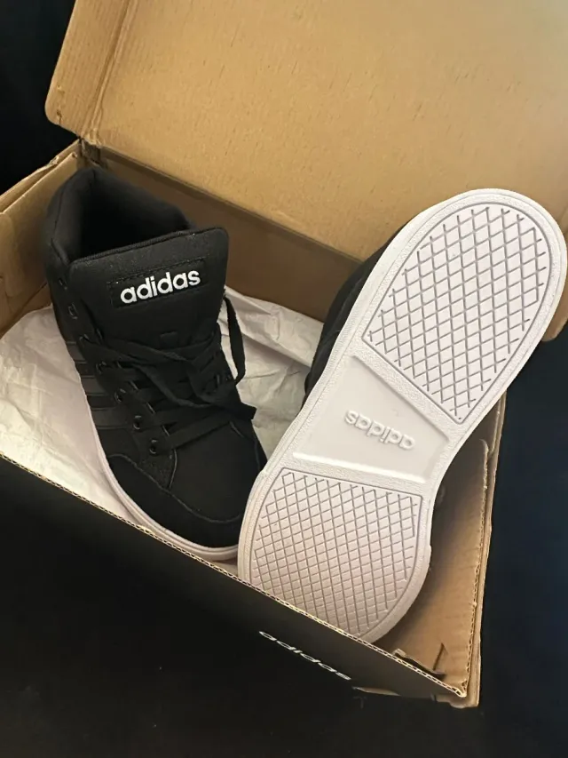 Zapatillas Adidas Altas Negras y Blancas