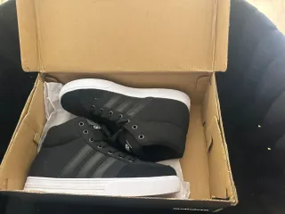 Zapatillas Adidas Altas Negras y Blancas