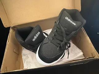 Zapatillas Adidas Altas Negras y Blancas