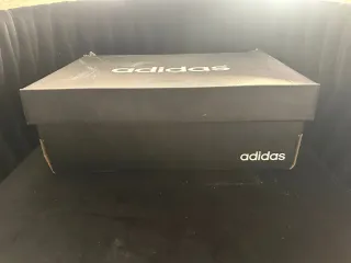 Zapatillas Adidas Altas Negras y Blancas