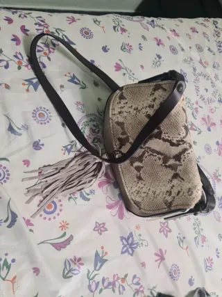 Bolso estampado serpiente con flecos
