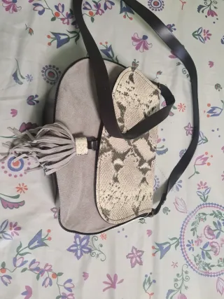 Bolso estampado serpiente con flecos