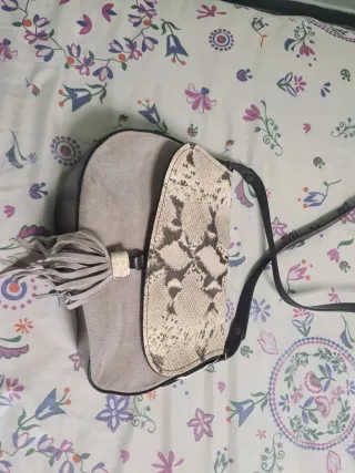 Bolso estampado serpiente con flecos