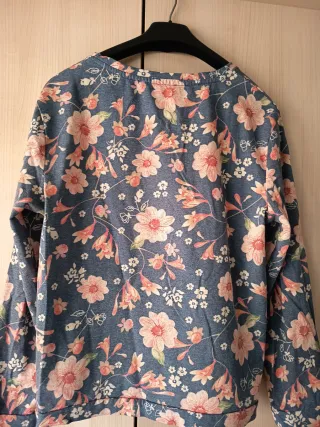 Suéter estampado flores